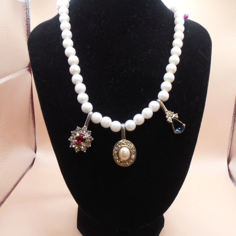 VTG Faux Pearl Necklace with a set of 3 Interchangeable Pendants